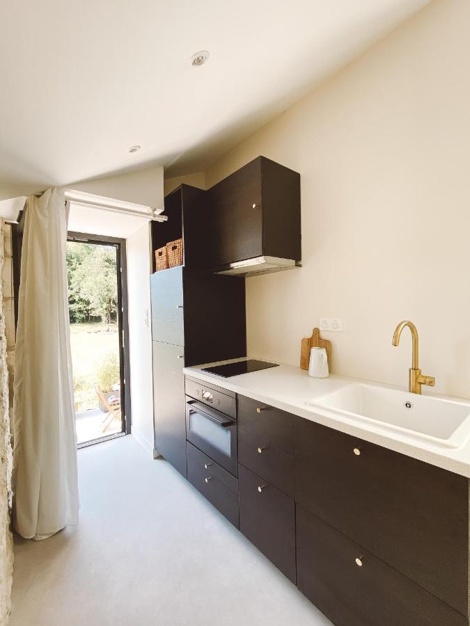 La Parenthese, Joli Studio Avec Terrasse Valeuil Экстерьер фото